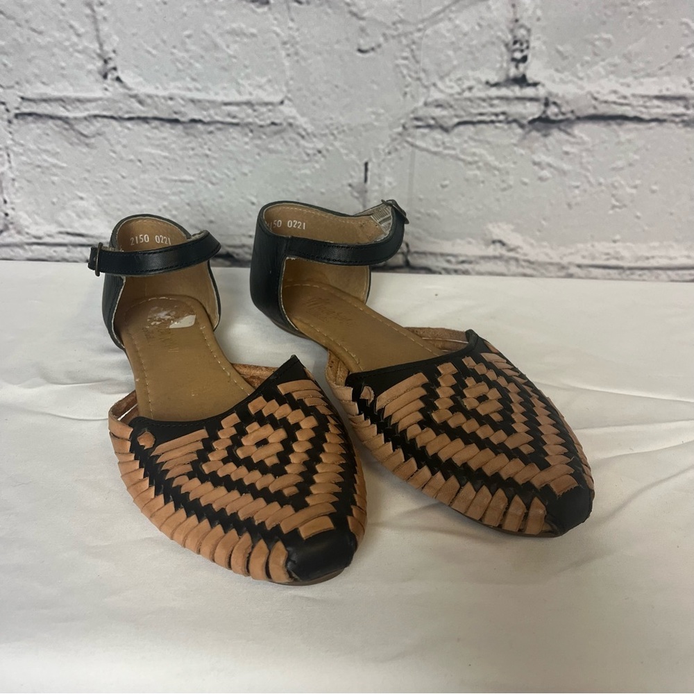 Macarena Collection Black and Tan Huarache sandal with Strap
